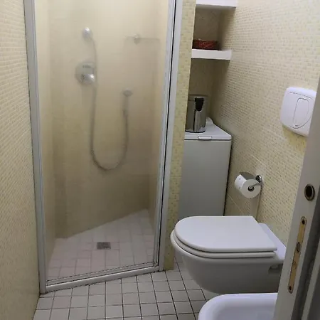 Grazioso In Centro A דירה נומאנה